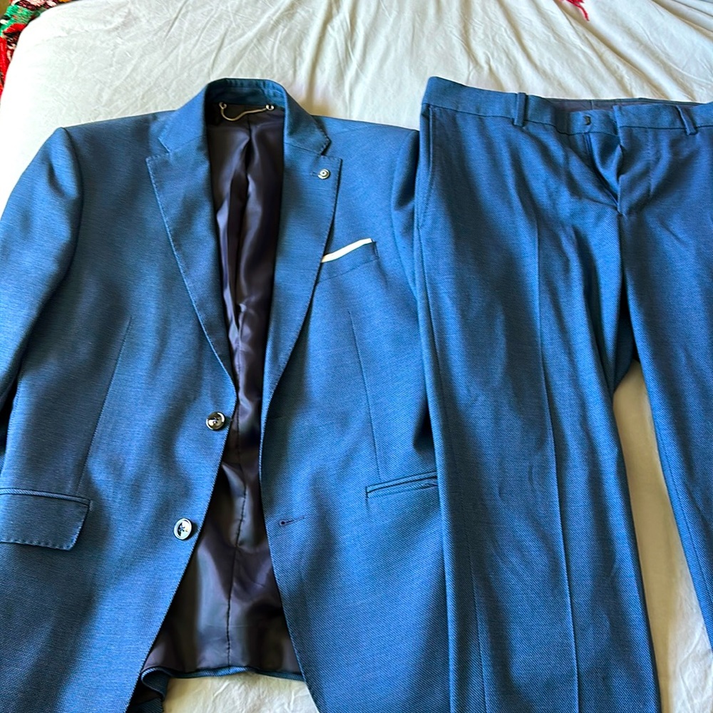 Beautiful Zara suit with jacket and pants in stunning blue color